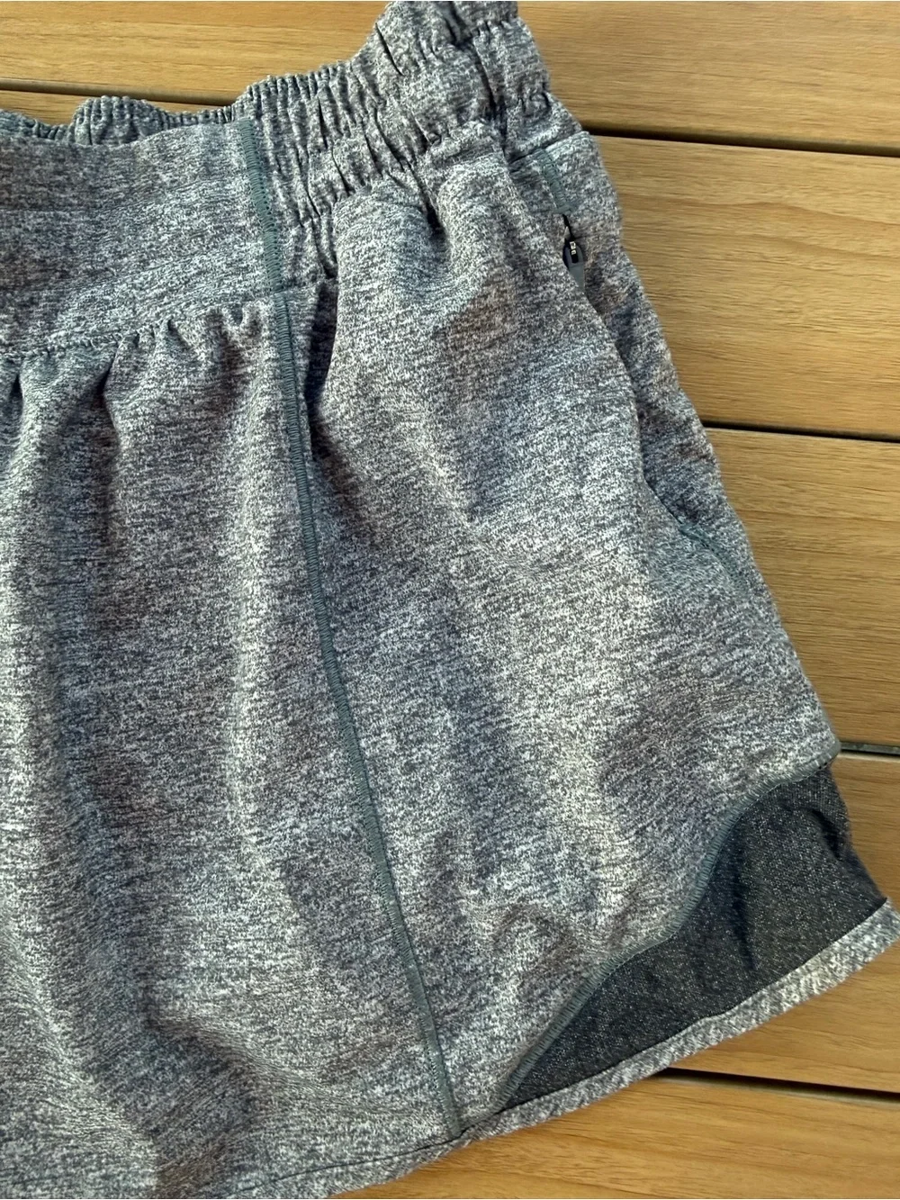 lululemon athletica Hotty Hot 2.5” Heather Lux multi-black color shorts. size 8